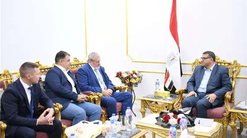 محافظ قنا يستقبل القنصل العام الروسي لبحث آفاق التعاون المشترك