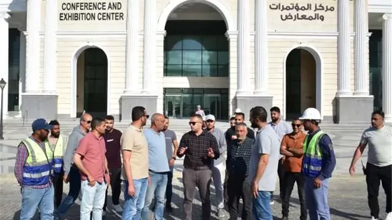 رئيس جهاز العلمين الجديدة يكشف عن أهم مشروعات الطرق والميادين.. بالصور