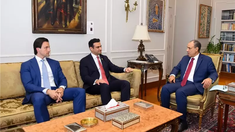 وزير الخارجية يلتقي عضو لجنة الخدمات العسكرية بالكونجرس الأمريكي