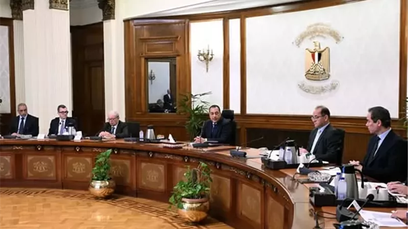 مدبولي يناقش خطة تطوير الهيئة الوطنية للإعلام وآليات تسوية مديونياتها