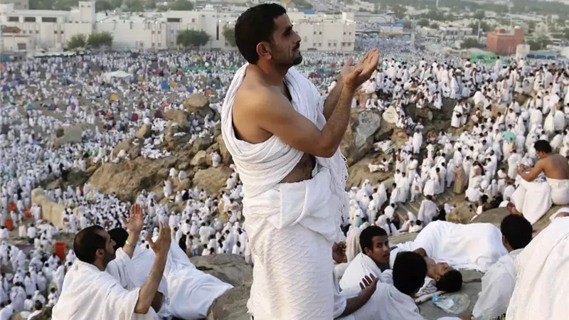 دار الإفتاء تحذر من الغفلة عن الدعاء والذكر في يوم عرفة