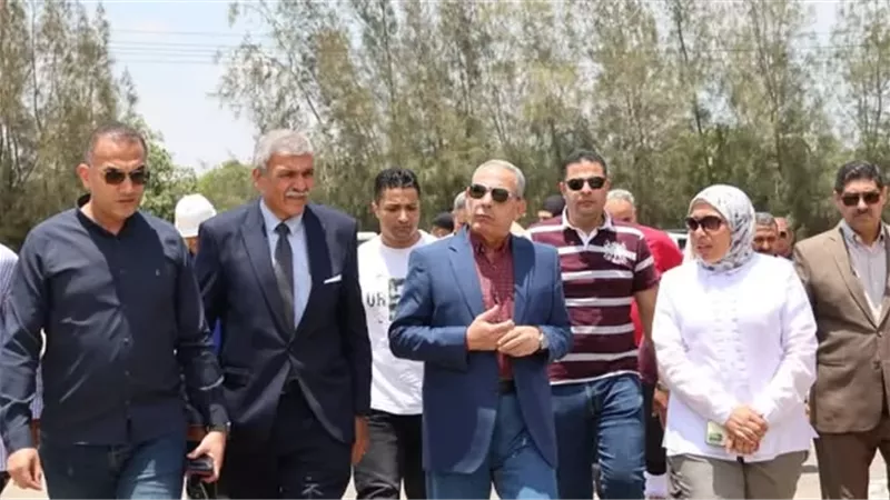 محافظ الإسماعيلية يتفقد مشروعات حية كريمة في قرية التقدم..صور