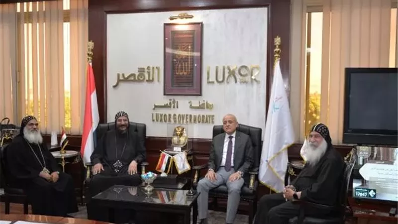 وفد دير مارى جرجس بالرزيقات يهنئ محافظ الأقصر بعيد الأضحى