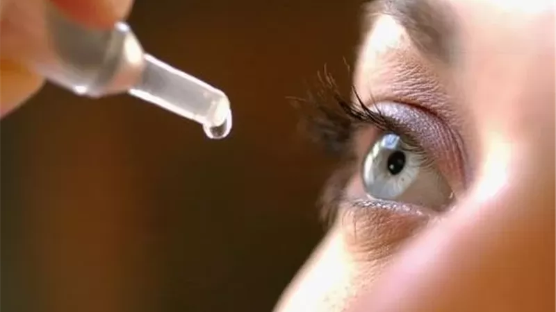 مستخلص السبانخ يدخل عالم طب العيون.. قطرات جديدة تحارب جفاف العين
