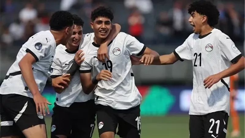منتخب مصر تحت 17 عامًا بالقميص الأبيض ضد تنزانيا بنصف نهائي أمم إ