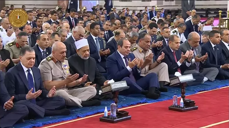 الرئيس السيسي يشهد شعائر صلاة عيد الأضحى بمسجد الرحمن الرحيم بالعاصمة الجديدة