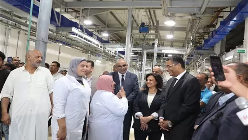 محافظ البحر الأحمر يتفقد المجزر الآلي بشمال الأحياء لمتابعة ذبح ا