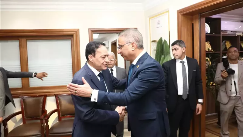 محافظ الجيزة يستقبل مساعد وزير الداخلية لقطاع أمن الجيزة
