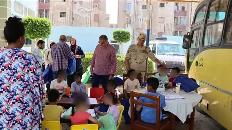 هدايا عينية لأيتام الإسماعيلية في عيد الأضحى..صور