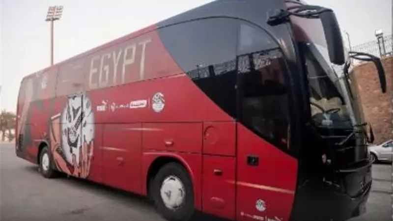 وصول حافلة منتخب مصر لملعب استاد القاهرة لمواجهة روسيا وديا