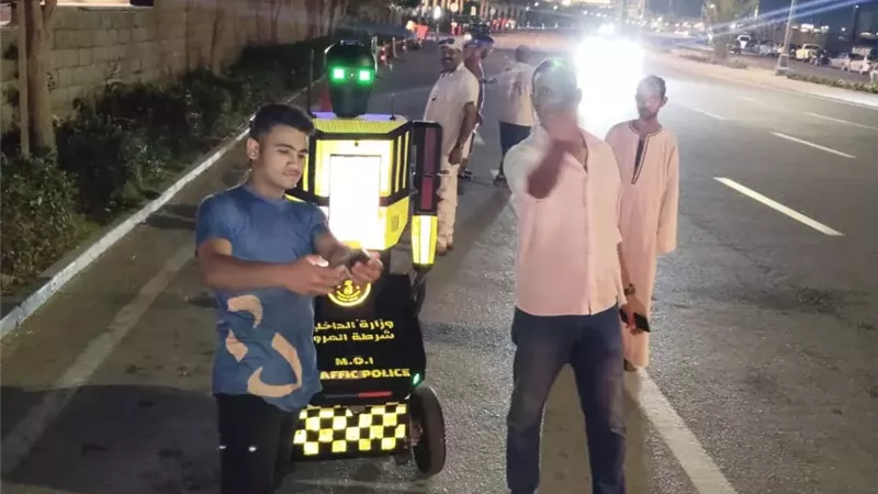 تفاصيل تفعيل رجل المرور الذكي بالعلمين الجديدة .. صور