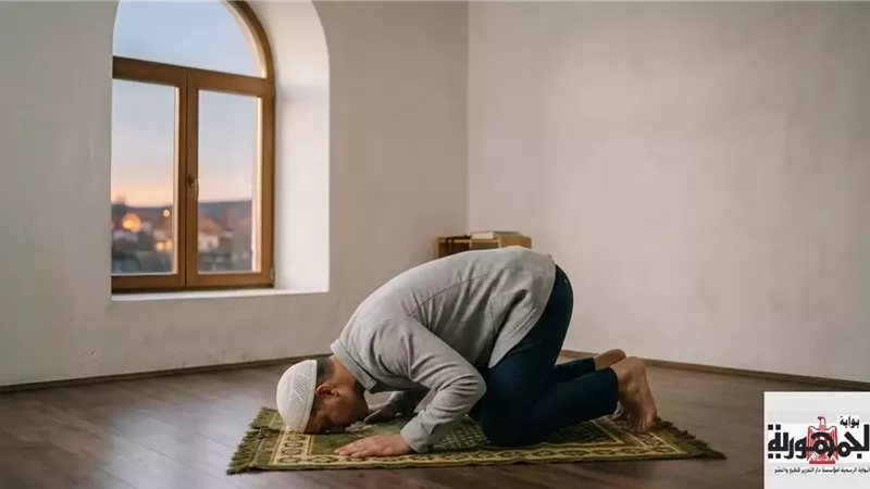 الإفتاء توضح حكم الجمع بين الصلوات بسبب ظروف العمل