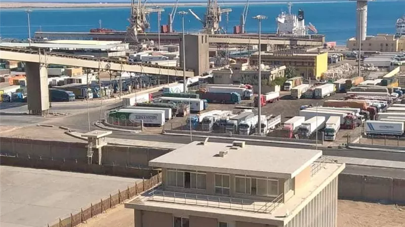 تداول 3300 طن و306 شاحنة بضائع بموانئ البحر الأحمر