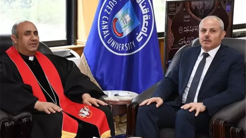 راعي الكنيسة الإنجيلية بالإسماعيلية يهنئ رئيس جامعة القناة بالعيد