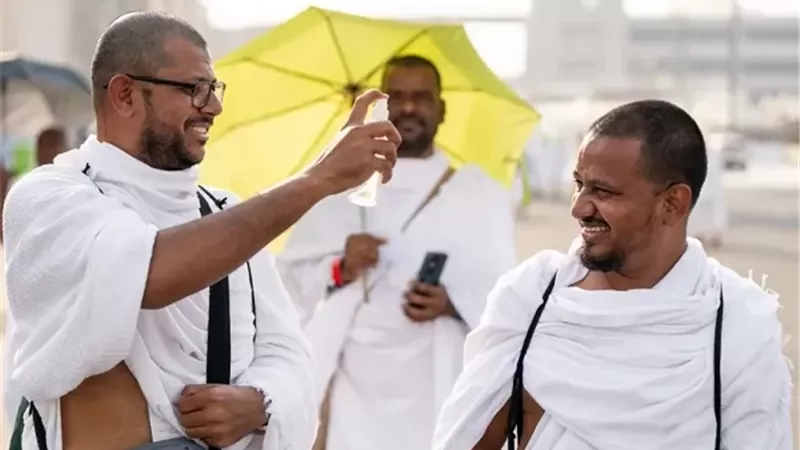 ما حكم لبس الجوارب في حال الإحرام؟