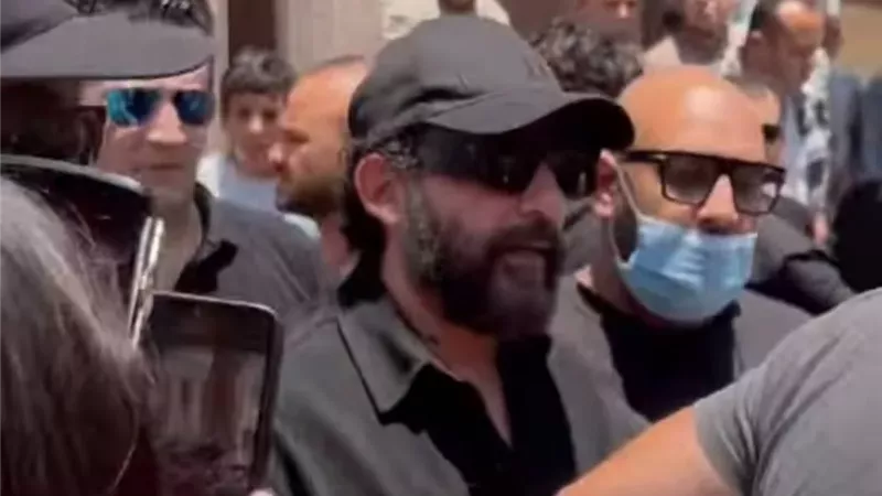اقتصار العزاء في جنازة والدة الفنان أحمد حلمي على تشييع الجثمان