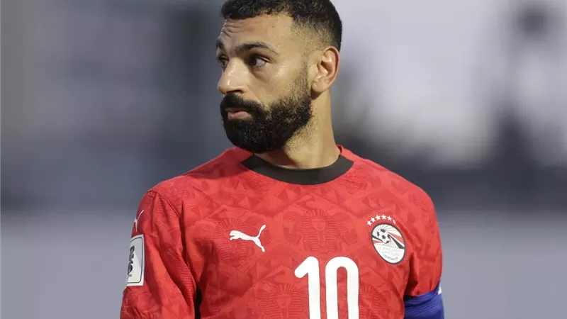 حسام حسن يجهز محمد صلاح لمباراة مصر والبرازيل
