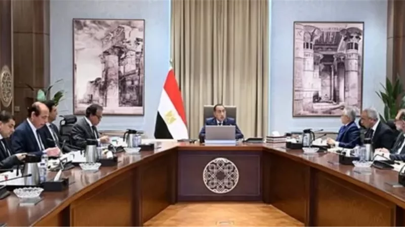 رئيس الوزراء يتابع إجراءات إحكام وتعزيز الرقابة على مصانع إنتاج الأغذية