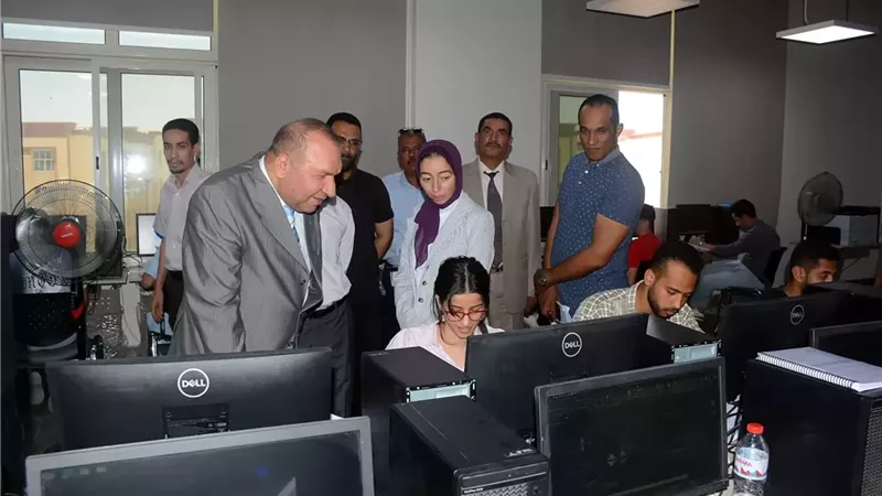 رئيس جامعة أسيوط الأهلية يتابع سير امتحانات نهاية العام