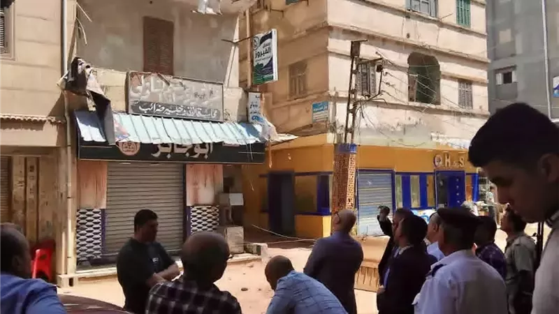 النيابة الإدارية تفتح تحقيقًا عاجلًا في حادث عقار مطوبس