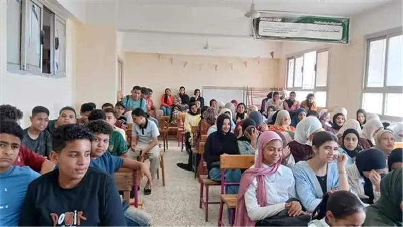 استمرار مراجعات الشهادة الإعدادية بالإسماعيلية