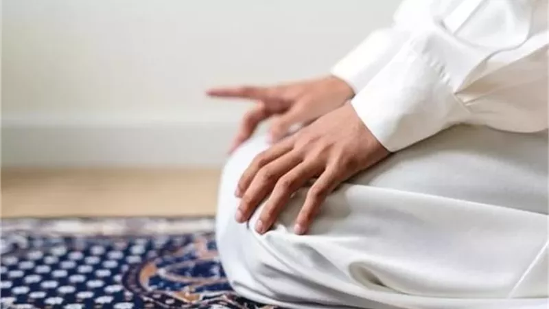 حكم قراءة التشهد الأوسط كاملًا فى الصلاة