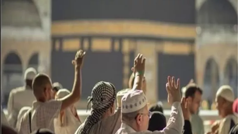مع اكتمال مناسك الحج.. ضيوف الرحمن يؤدون طواف الوداع