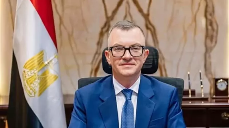 وزير التخطيط يشارك في مناقشات التنمية والاقتصاد العالمي بباريس