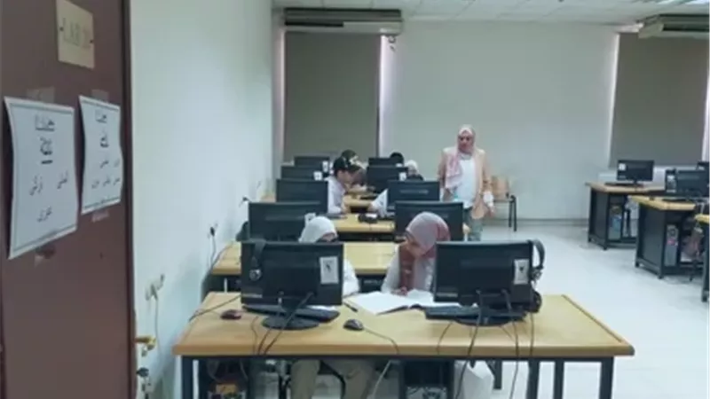 عميد ألسن عين شمس تتفقد امتحانات اَخر العام لمرحلة الليسانس