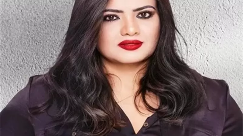 المخرجة إيمان بن حسين تشارك بلجنة تحكيم مهرجان روتردام للفيلم العربي
