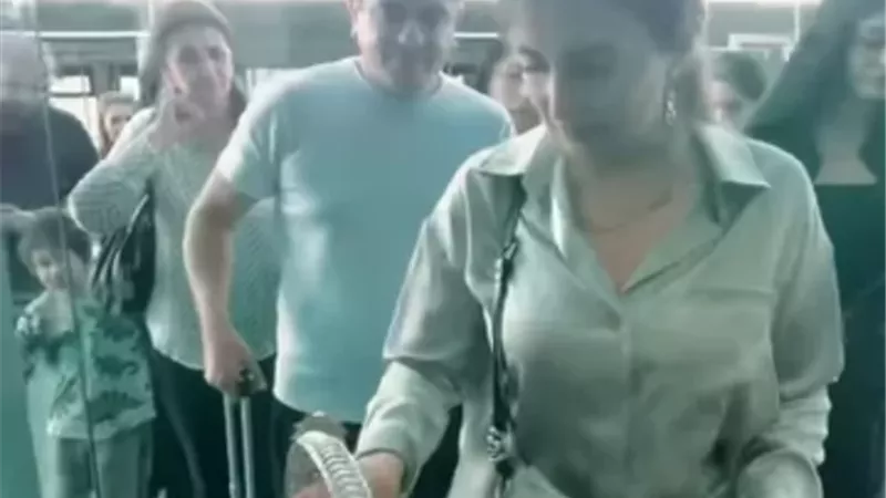 باكو تصافح سحر الساحل.. أولى رحلات الأذربيجانية تصل العلمين