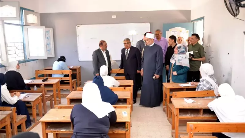 محافظ الدقهلية يتابع امتحانات الثانوية الأزهرية