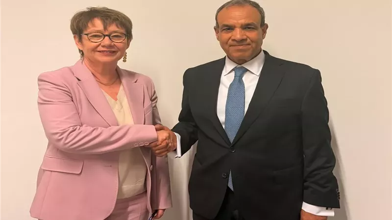وزير الخارجية يعرب عن تقديره للشراكة الاستراتيجية مع البنك الأوروبي لإعادة الإعمار والتنمية