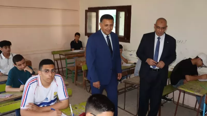 استبعاد رئيس لجنة بطوخ وإحالة مراقب للتحقيق وحرمان طالب من امتحان الاعدادية