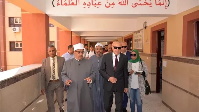 القرآن والحديث فى متناول الطلاب ولا شكاوى من الامتحان بالأقصر