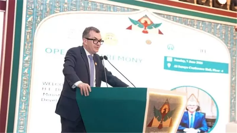 وزير التخطيط يشارك بفعاليات المؤتمر الـ52 لمنظمة التأمين الأفريقية AIO