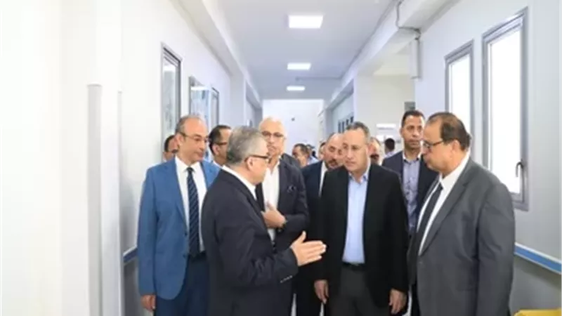 وزير التعليم العالي يتفقد مشروعات جامعة عين شمس التعليمية والطبية
