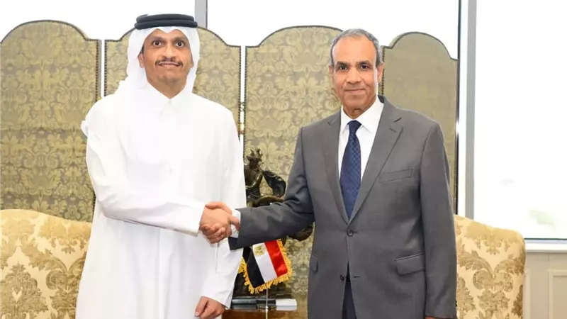 وزير الخارجية يستقبل نظيره القطري لبحث العلاقات الثنائية