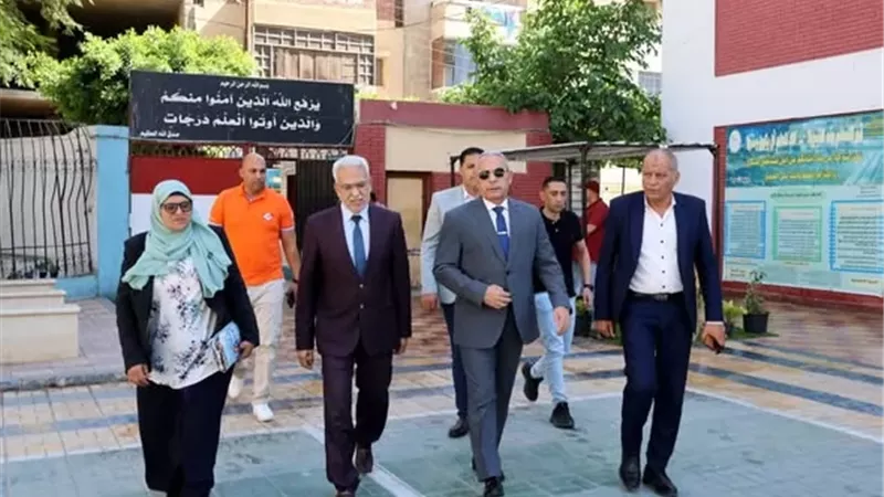 محافظ الإسماعيلية يتفقد لجان الشهادة الإعداية والثانوية الأزهرية