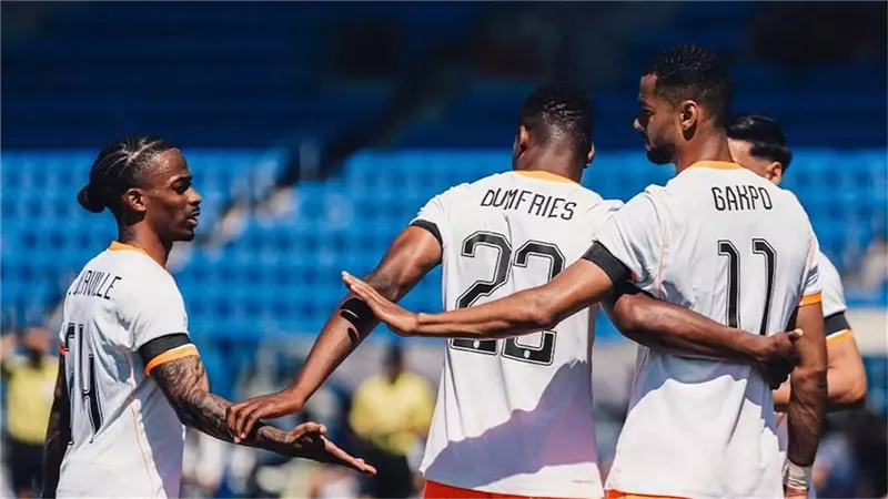 ثنائية جاكبو تقود هولندا للفوز على أوزبكستان وديًا قبل كأس العالم