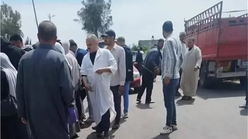 إصابة 16 عاملاً أثر انقلاب ربع نقل على الطريق الدولي بكفر الشيخ