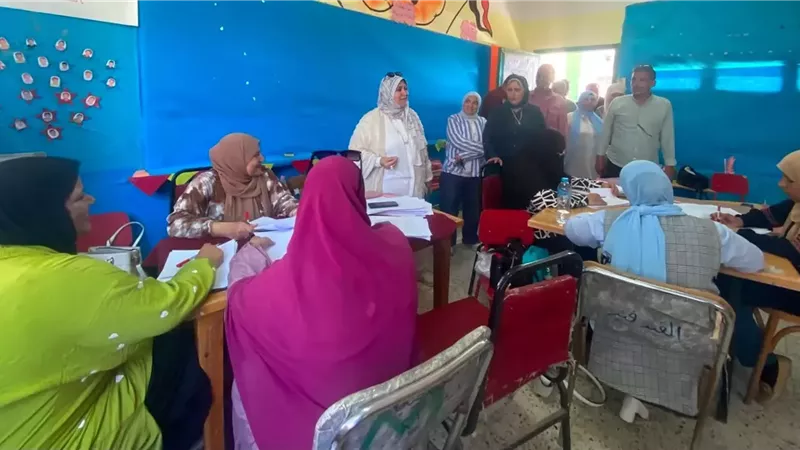 ثريا منصور تؤكد أهمية الدقة والشفافية في أعمال تقدير الدرجات