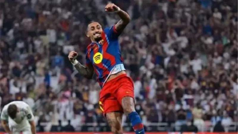 الدوري السعودي يغري رافيينها بـ 80 مليون يورو للرحيل عن برشلونة