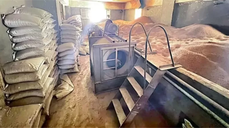 ضبط مصنع غير مرخص لتصنيع الأعلاف الحيوانية والداجنة بخامات مجهولة