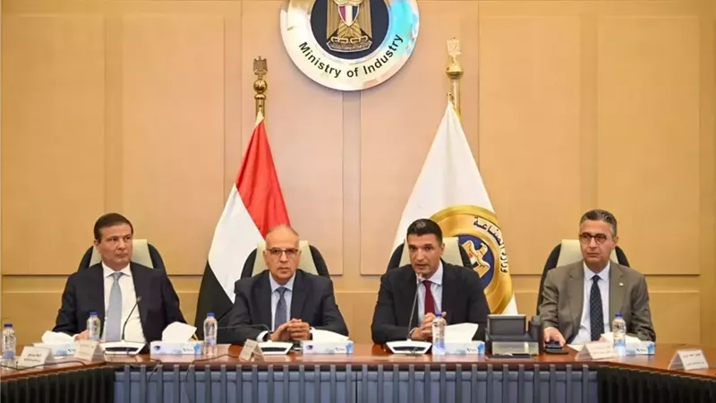 وزراء الصناعة والري والتموين والزراعة يتفقون على تشكيل لجنة مشتركة لإدارة ملف البصمة المائية