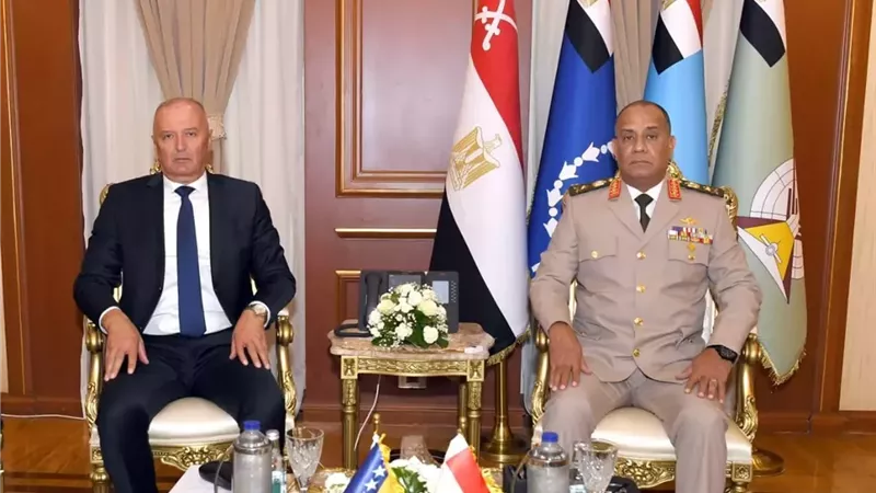وزير الدفاع يلتقى نائب رئيس الوزراء وزير دفاع البوسنة والهرسك