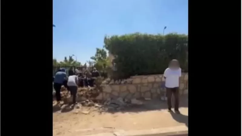 خلاف على صيانة وبوابة بـ 16 متراً يشعل أزمة بين سكان كومبوند شهير