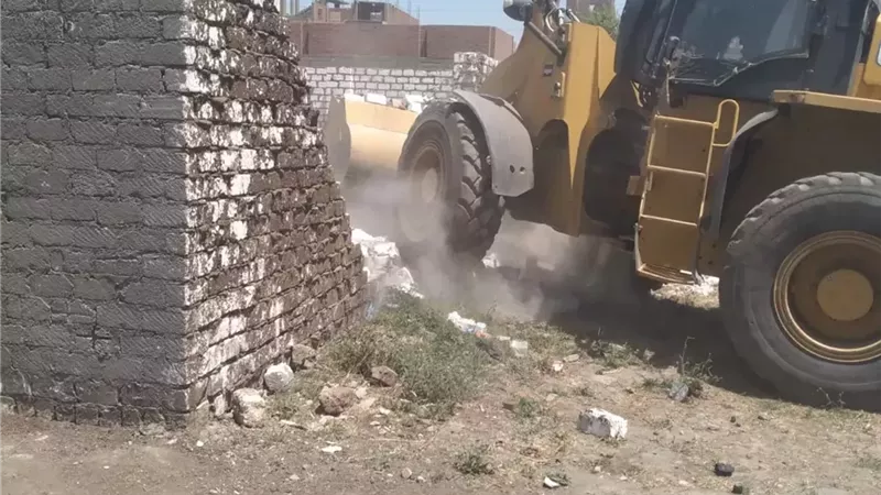 إزالة 14 حالة تعدى واسترداد 4983 مترًا من الأراضي بنجع حمادي