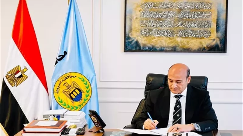 محافظ أسيوط:توفير فرص عمل لـ809 مواطنين ومنح 868 شهادة قياس مهارة