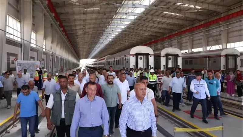 وزير النقل ومحافظ أسوان يتفقدان ورشة السد العالي الجديدة بأسوان
